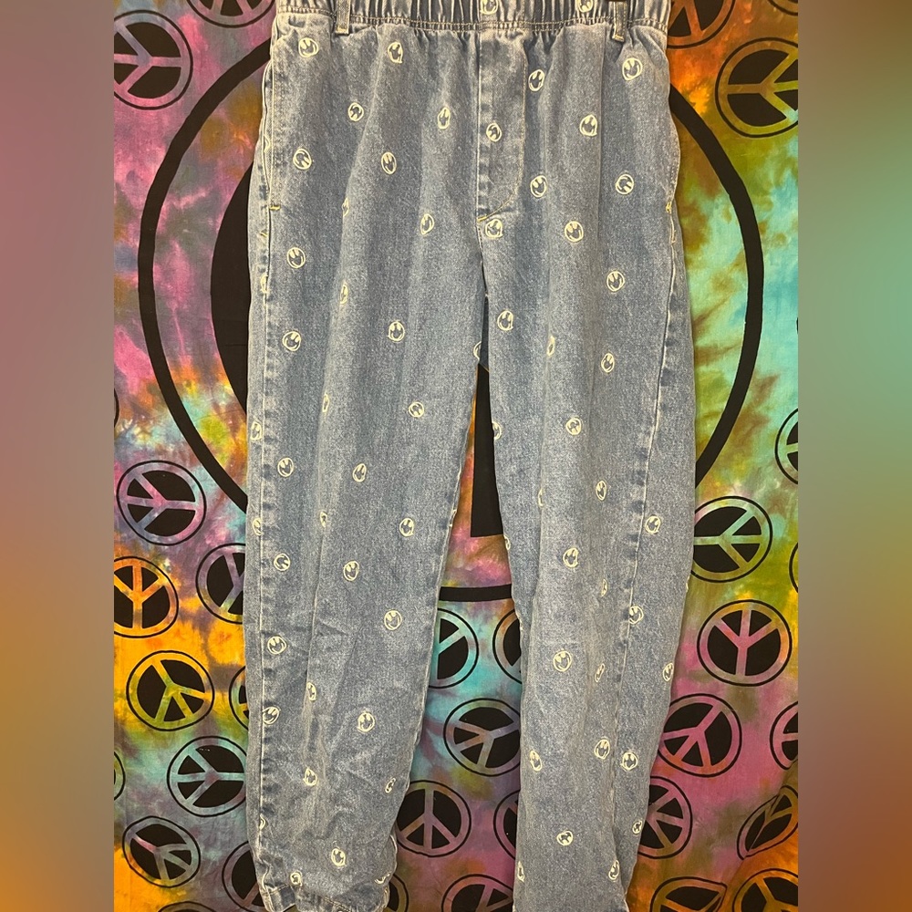 Size: Adult Small / Color : Blue with White smiley designs / Brand: BDG/UO